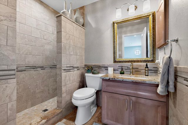 9154 OAKLAND Avenue NE, Albuquerque, NM 87122