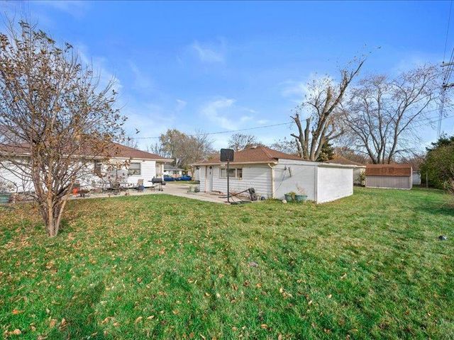 8827 W Lawn Avenue, Milwaukee, WI 53225