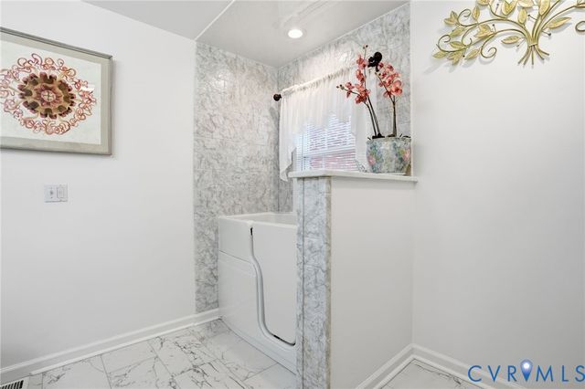 16141 Catalpa Dr, Hanover, VA 23069