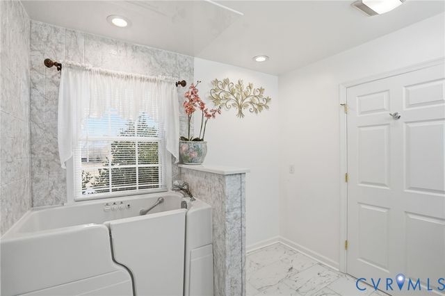 16141 Catalpa Dr, Hanover, VA 23069