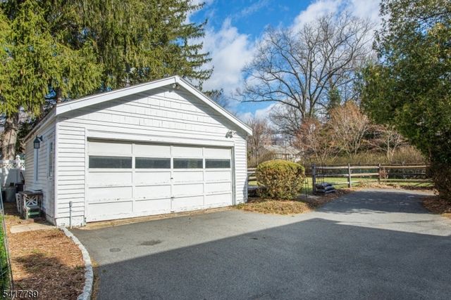 53 Circle Dr, Parsippany-troy Hills Twp., NJ 07878