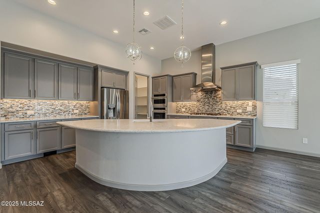 525 N Sonoma Vista Drive, Green Valley, AZ 85614