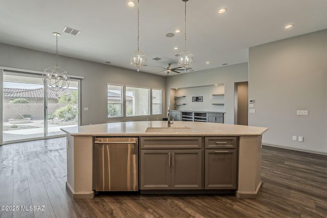 525 N Sonoma Vista Drive, Green Valley, AZ 85614