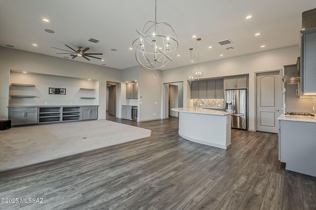 525 N Sonoma Vista Drive, Green Valley, AZ 85614