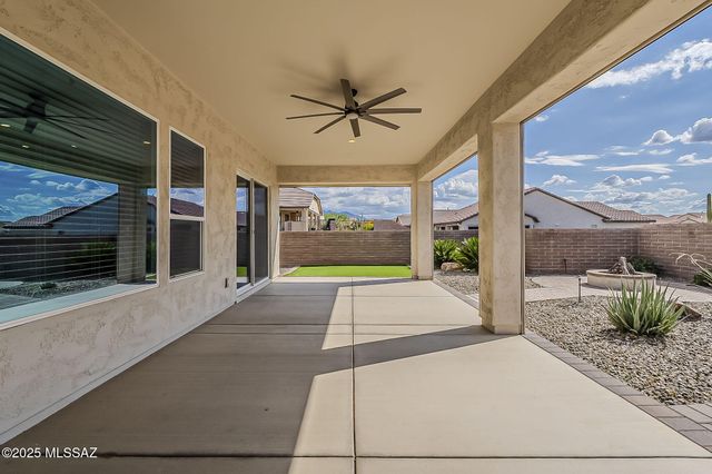 525 N Sonoma Vista Drive, Green Valley, AZ 85614