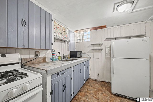 2714 W Chandler Road, Bellevue, NE 68147