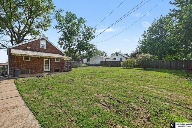 2714 W Chandler Road, Bellevue, NE 68147