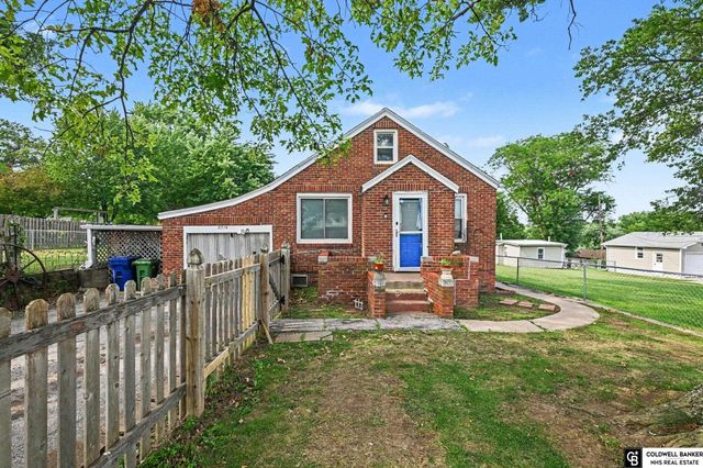 2714 W Chandler Road, Bellevue, NE 68147