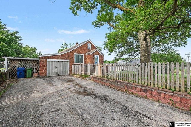 2714 W Chandler Road, Bellevue, NE 68147