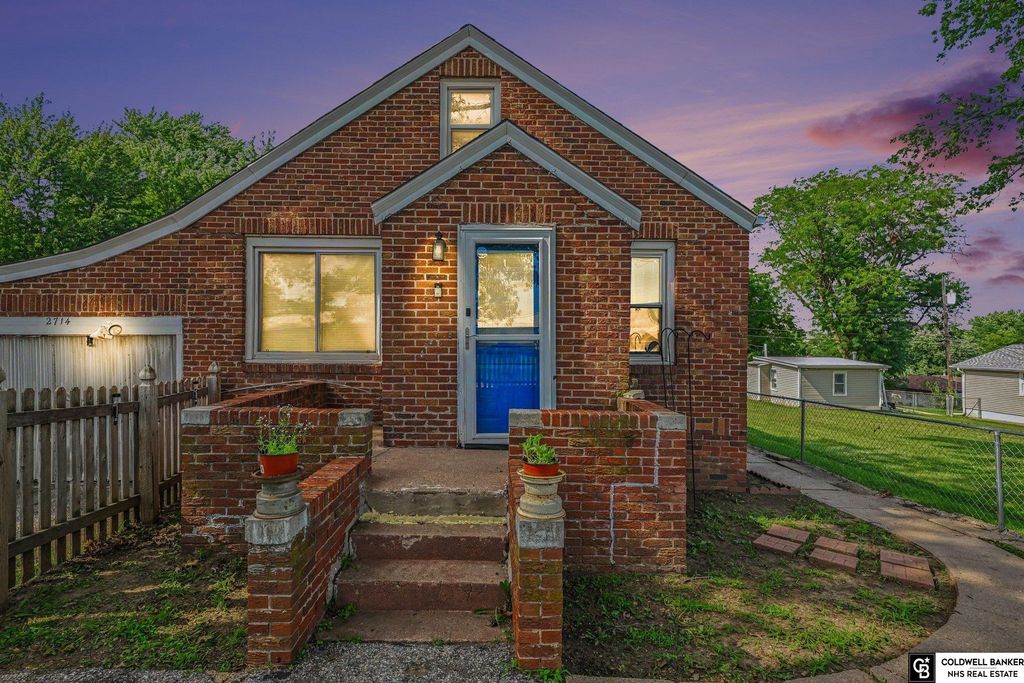 2714 W Chandler Road, Bellevue, NE 68147