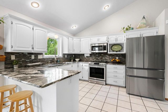 3137 HARTFORD COURT, Suamico, WI 54313
