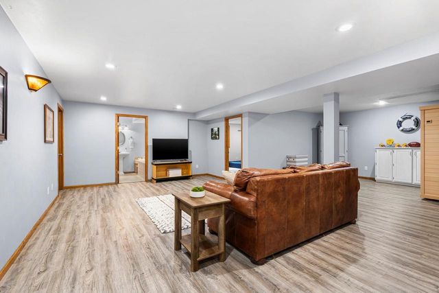 3137 HARTFORD COURT, Suamico, WI 54313