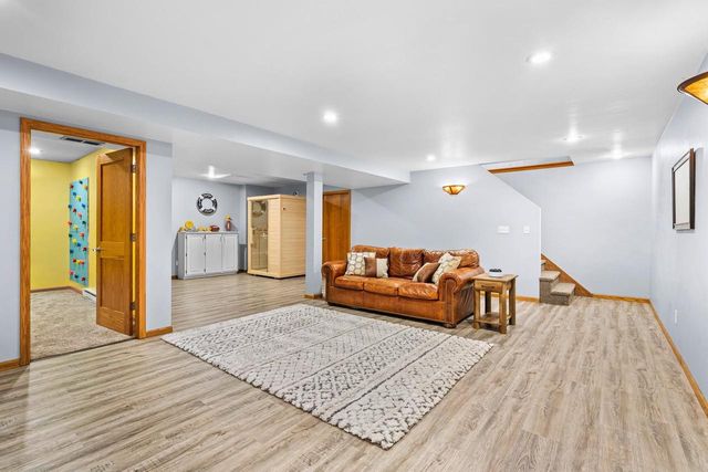 3137 HARTFORD COURT, Suamico, WI 54313