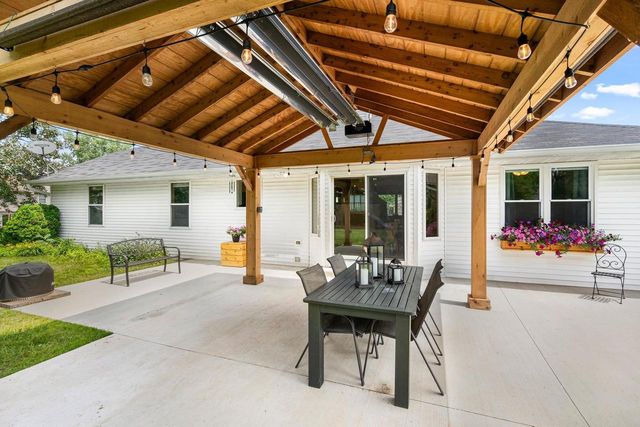 3137 HARTFORD COURT, Suamico, WI 54313