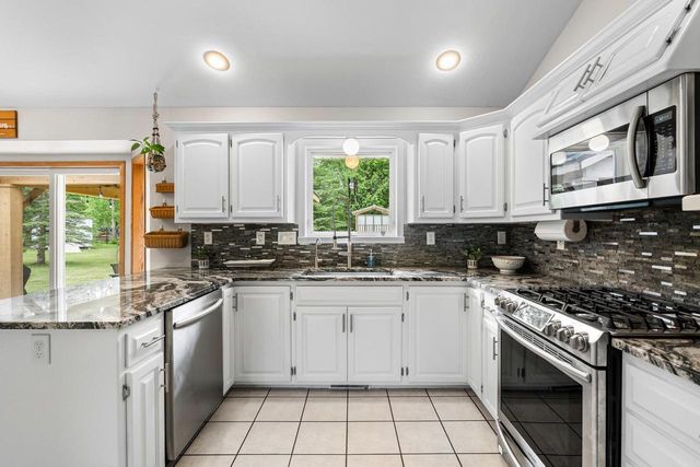 3137 HARTFORD COURT, Suamico, WI 54313