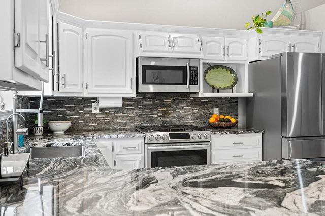 3137 HARTFORD COURT, Suamico, WI 54313