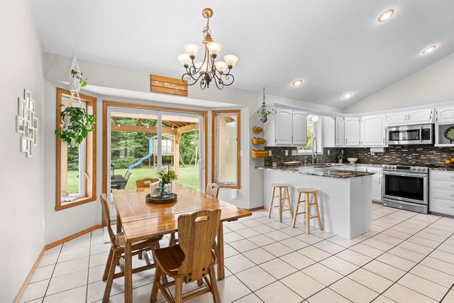 3137 HARTFORD COURT, Suamico, WI 54313