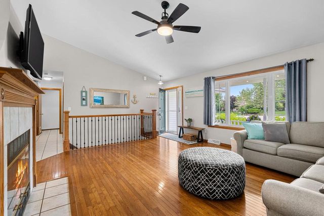 3137 HARTFORD COURT, Suamico, WI 54313