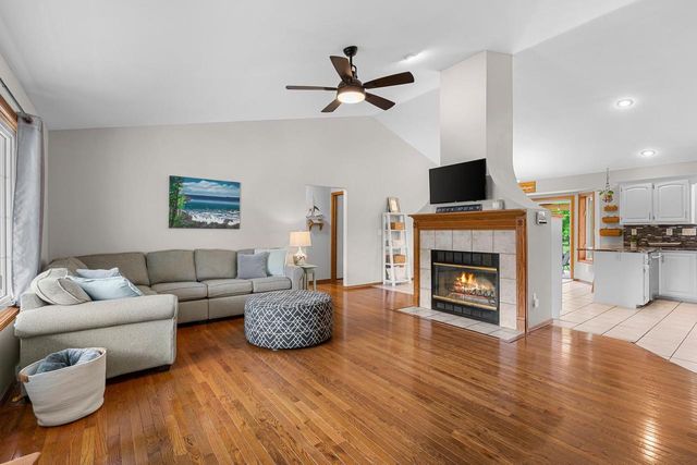 3137 HARTFORD COURT, Suamico, WI 54313