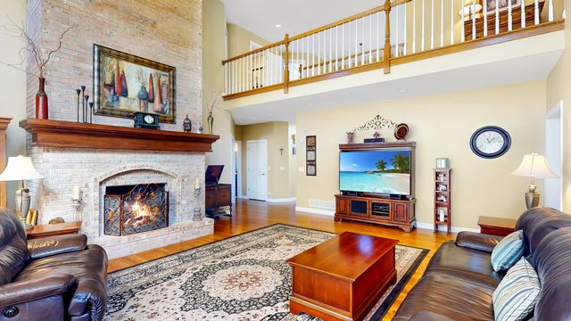 51 Crestview Drive, Oswego, IL 60543