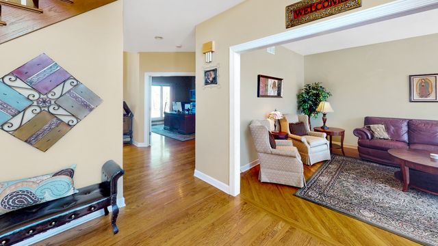 51 Crestview Drive, Oswego, IL 60543