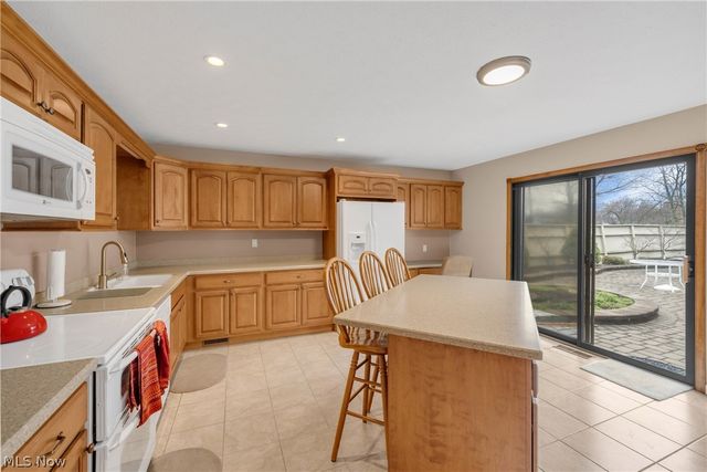 22137 Meadownorth Court, Strongsville, OH 44149