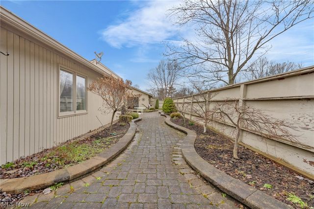 22137 Meadownorth Court, Strongsville, OH 44149