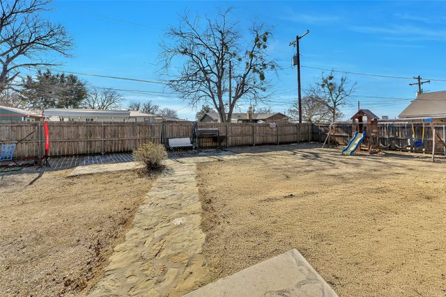 1404 Brush Street, Bridgeport, TX 76426