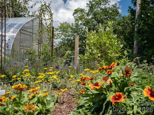 1394 Daydream Ridge, Swannanoa, NC 28778