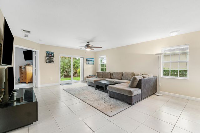 6719 Old Farm Trail, Boynton Beach, FL 33437