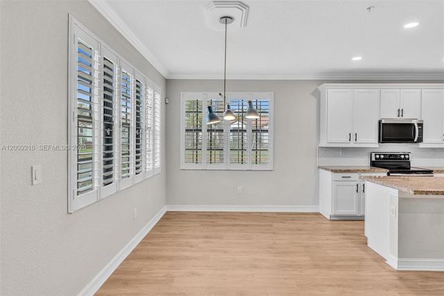 11541 SW 15th St, Pembroke Pines, FL 33025