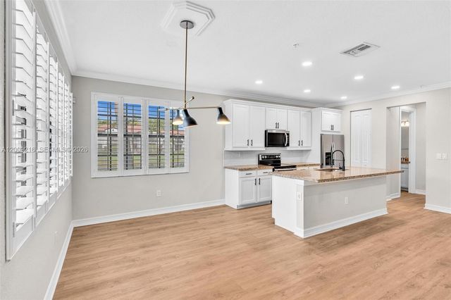 11541 SW 15th St, Pembroke Pines, FL 33025