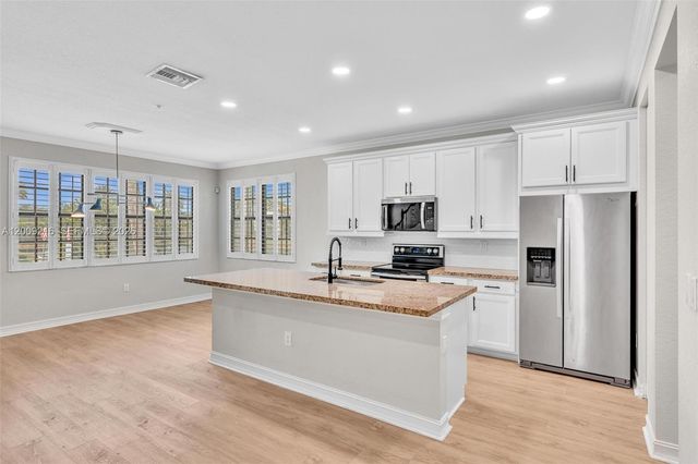 11541 SW 15th St, Pembroke Pines, FL 33025