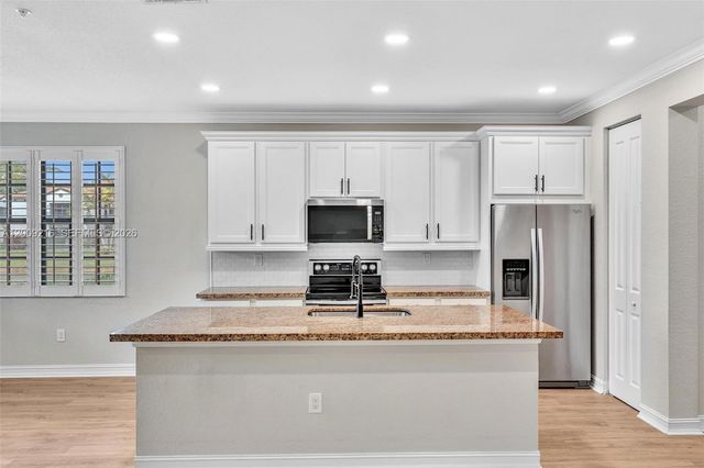 11541 SW 15th St, Pembroke Pines, FL 33025