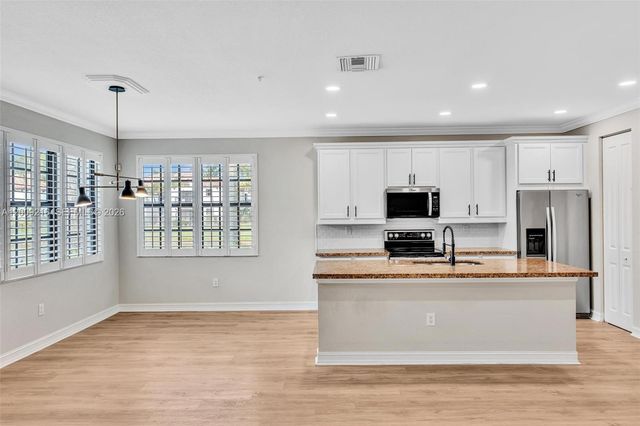 11541 SW 15th St, Pembroke Pines, FL 33025