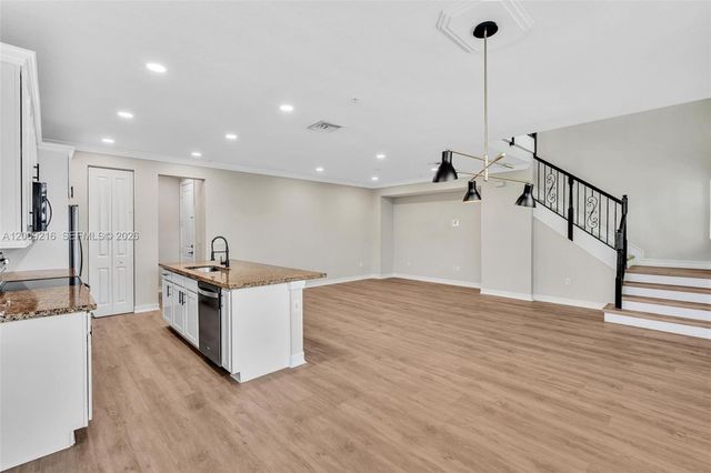 11541 SW 15th St, Pembroke Pines, FL 33025