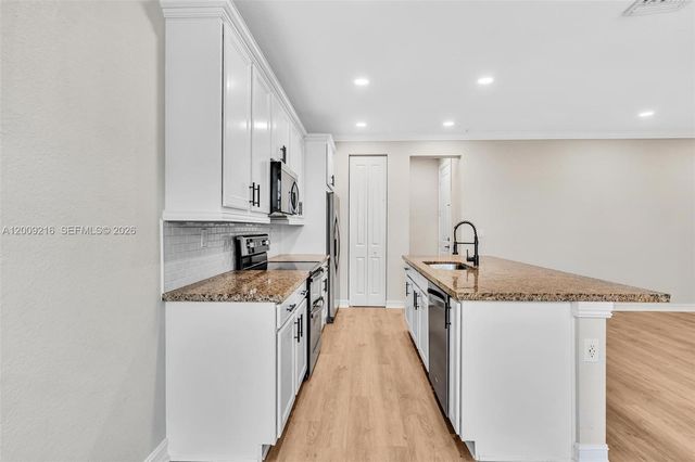 11541 SW 15th St, Pembroke Pines, FL 33025