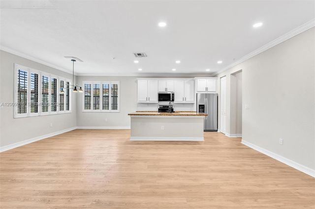 11541 SW 15th St, Pembroke Pines, FL 33025