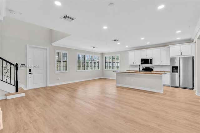 11541 SW 15th St, Pembroke Pines, FL 33025