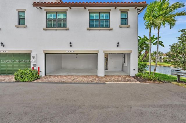 11541 SW 15th St, Pembroke Pines, FL 33025