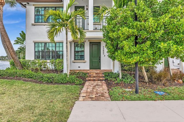 11541 SW 15th St, Pembroke Pines, FL 33025