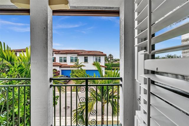 11541 SW 15th St, Pembroke Pines, FL 33025
