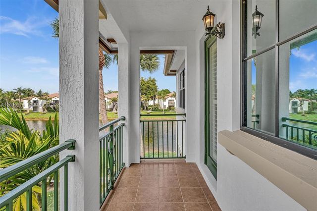 11541 SW 15th St, Pembroke Pines, FL 33025