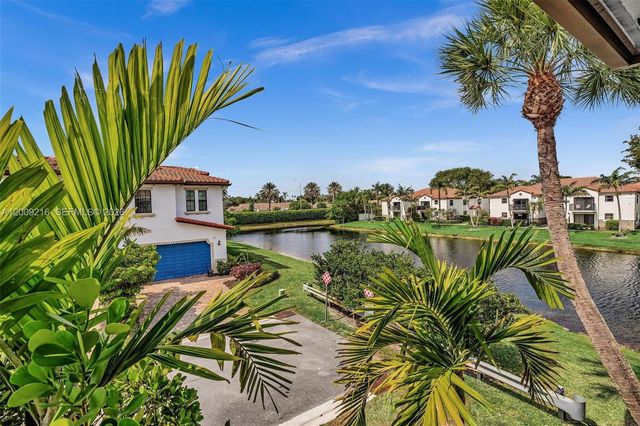 11541 SW 15th St, Pembroke Pines, FL 33025