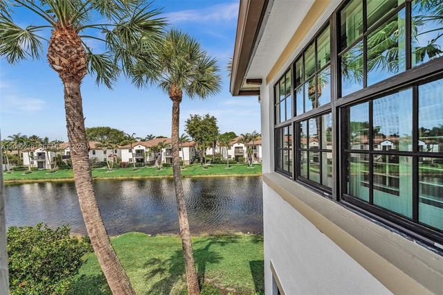 11541 SW 15th St, Pembroke Pines, FL 33025
