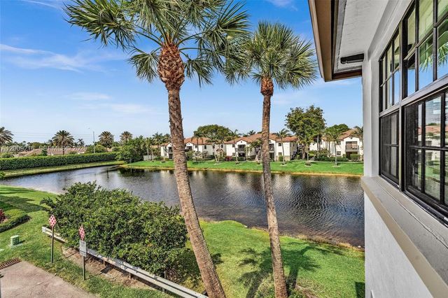 11541 SW 15th St, Pembroke Pines, FL 33025