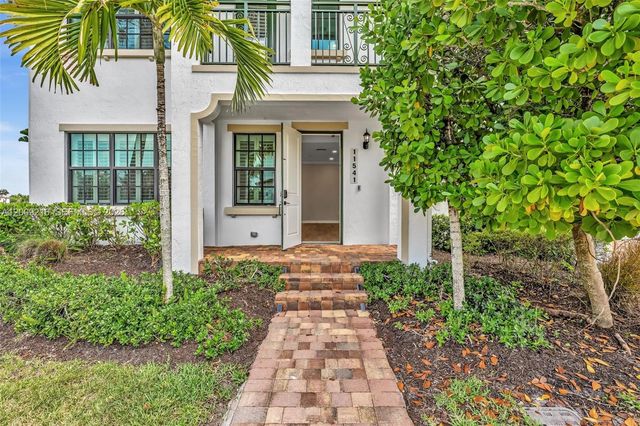 11541 SW 15th St, Pembroke Pines, FL 33025