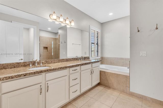11541 SW 15th St, Pembroke Pines, FL 33025