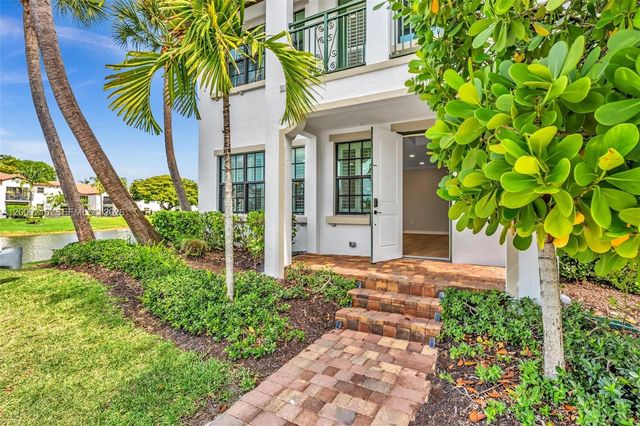 11541 SW 15th St, Pembroke Pines, FL 33025