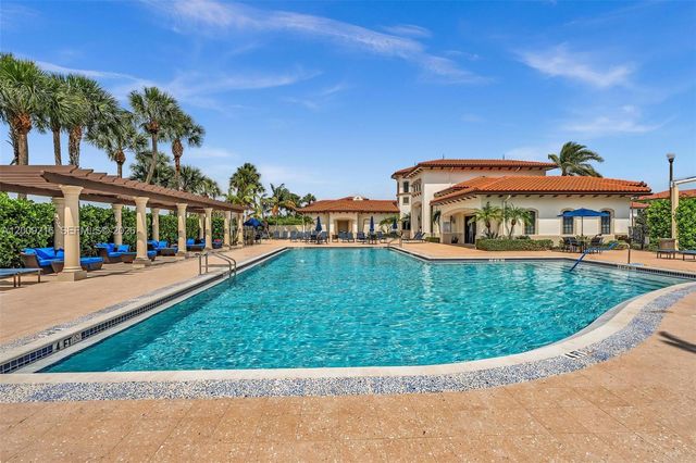 11541 SW 15th St, Pembroke Pines, FL 33025